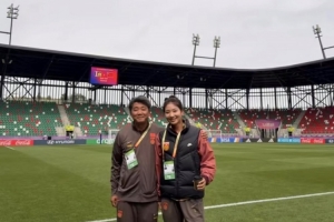 劉晨淚灑更衣室：U20女足姑娘們，逆風(fēng)局中，我們的心依然堅定