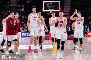 巔峰對決：中國男籃VS伊朗男籃，首發五虎將火力全開！