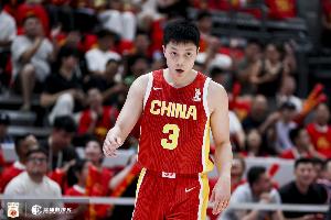 胡明軒對決哈達迪：中國男籃內(nèi)外線對決，伊朗中鋒強勢制霸
