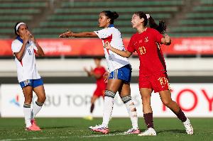 中國(guó)女足火力全開：王妍雯梅開二度，三分穩(wěn)握！