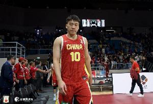 半場三分荒！王俊杰對決日本球員顯差距，中國男籃半場落后19分