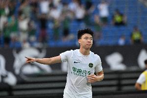 王鈺棟排名全球第24，爭議判罰成中超球員崛起焦點
