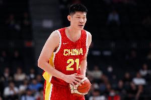 胡金秋對決日本球星，中國男籃亞運半場潰敗背后隱情