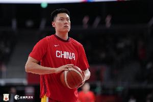 逆境中的怒吼：李弘權末節狂飆，男籃意志力再展鋒芒