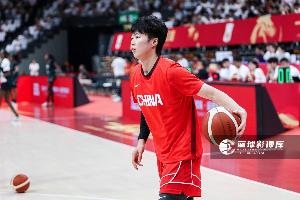 中國女籃大勝泰國，鄧雨婷4投2中展現(xiàn)高效表現(xiàn)