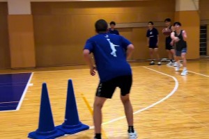 態(tài)度決定一切？日本籃球青訓視頻！雙腳停下閱讀協(xié)防進攻