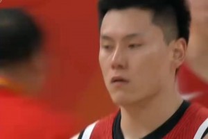 日本男籃瘋狂慶祝，郭士強淡定，胡明軒等球員賽后神情沮喪