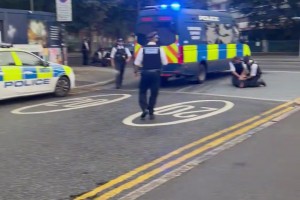 高度戒備！倫敦警察碼頭工人德比賽前逮捕了部分米爾沃爾極端球迷