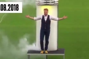沒有之一！足壇至今為止最酷的球員亮相