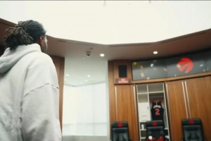 那年猛龍真的強！北境之王回歸！倫納德來到猛龍更衣室