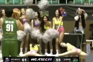 知道什么是頂級(jí)的身體防守嗎？灣灣啦啦隊(duì)一字馬防守就問你怕不怕