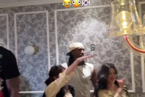 “這玩的真開心啊”霍華德與朋友現身韓國與韓國女生一起跳舞