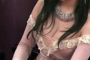 近日與威少合影的德?lián)銩ll in姐穿這身簡直霸氣側(cè)漏啊~